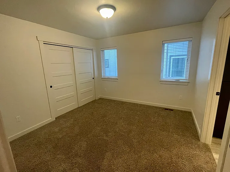 Middle bedroom