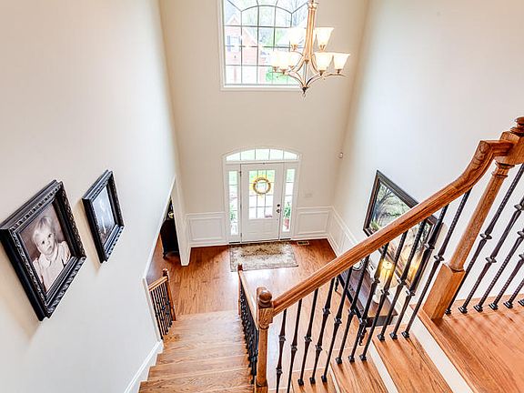 3rd image of 7901 Rustic Oak Dr