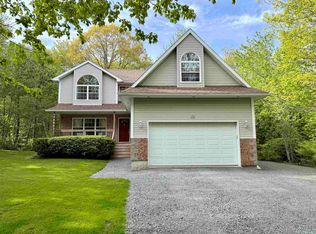 48 Laura Lee Ln, Lower Sackville, NS B4C 4E3