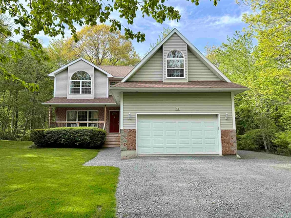 48 Laura Lee Ln, Lower Sackville, NS B4C 4E3