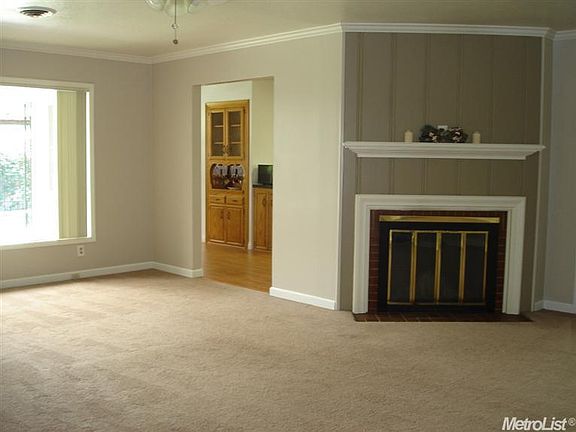 2nd image of 1265 W Mariposa Ave