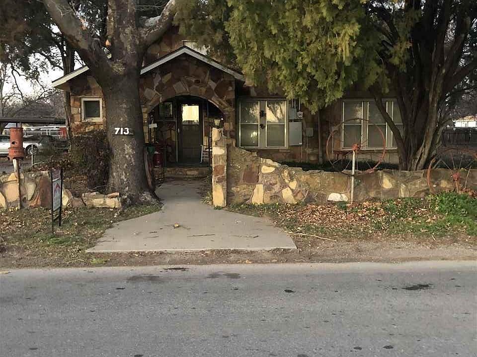 1st image of 713 Park St