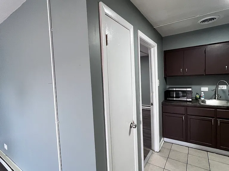 8627 S Ingleside Ave #2F — Photo 15