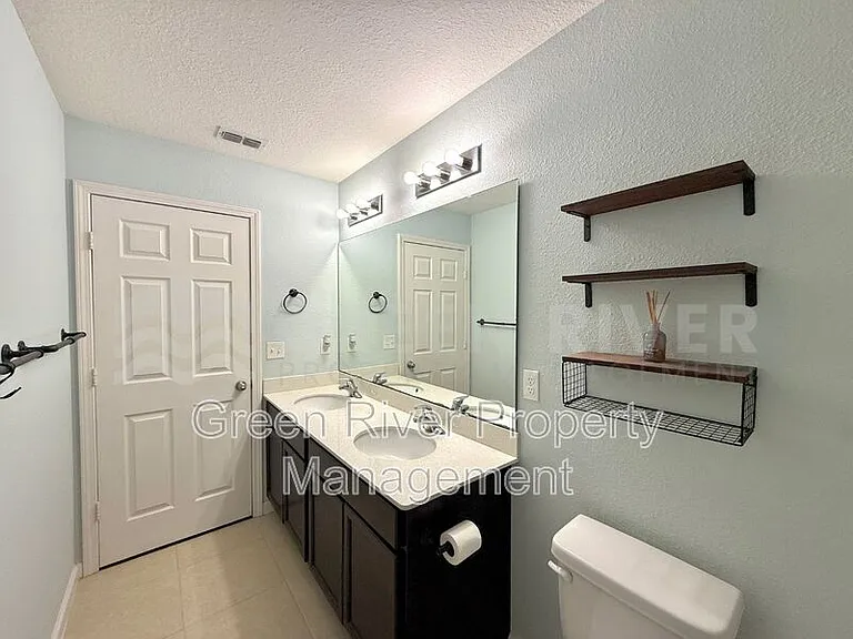 8704 Lake George Cir W — Photo 27