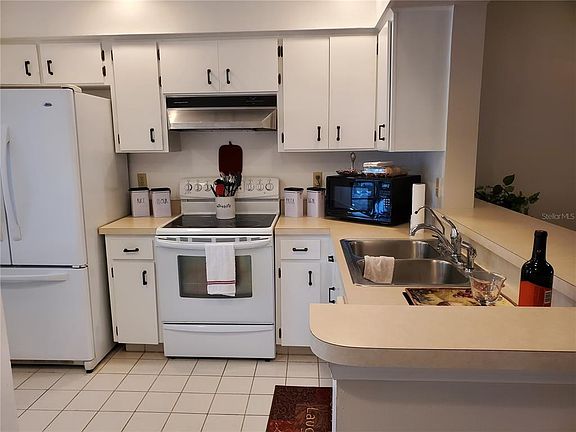 5th image of 322 Kelsey Way #6