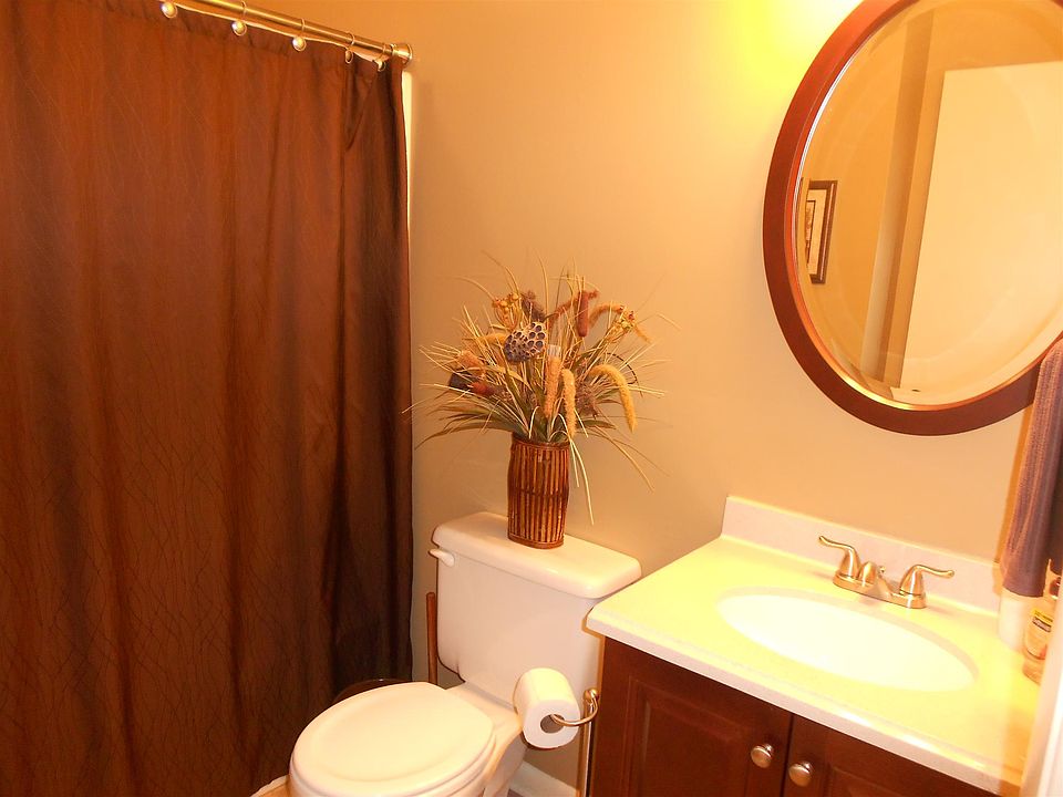 2nd image of 208 Cedarwood Ln