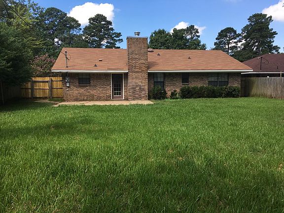 3rd image of 1063 Woodshire Cir