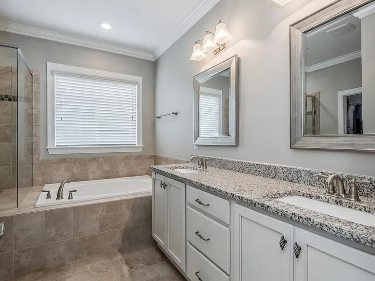 10524 Royal Winchester Dr — Photo 16