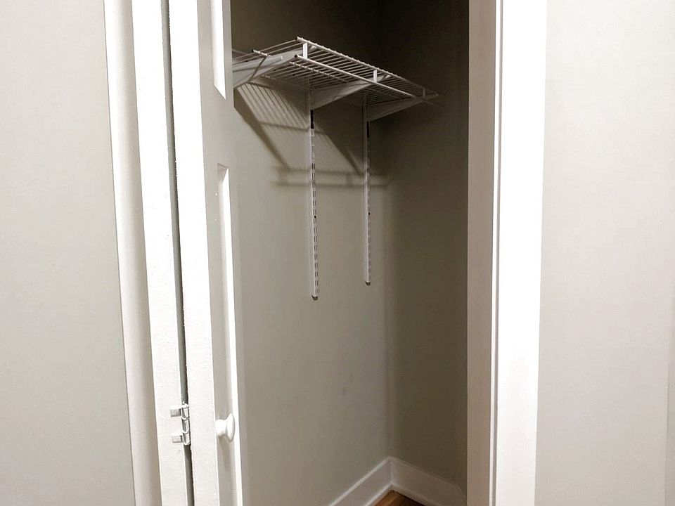 1st image of 639 W Oakdale Ave #6411