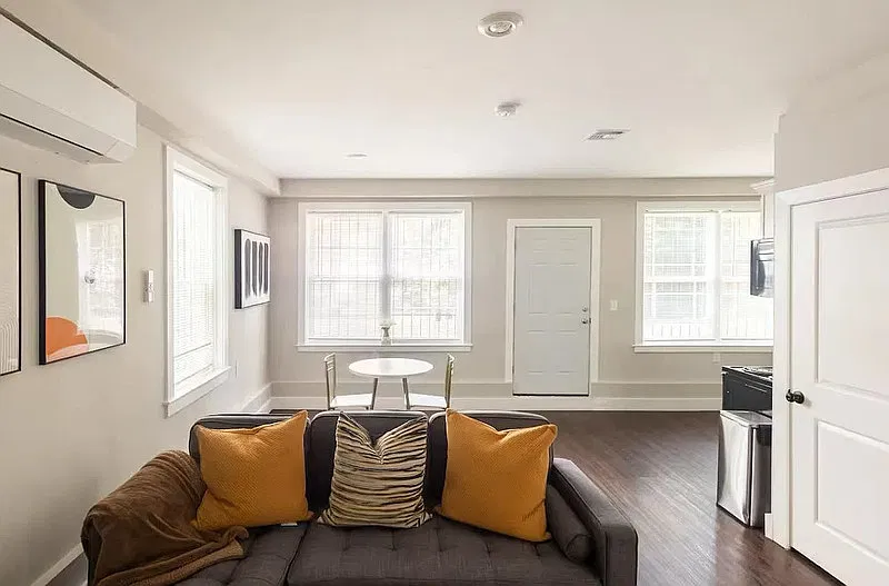 1 bed, 1.0 bath, 700 sqft, $1,900 — Photo 1