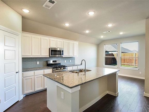 4th image of 1505 Spoonbill Dr