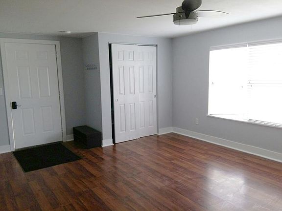 4th image of 322 Hawley Ave #3