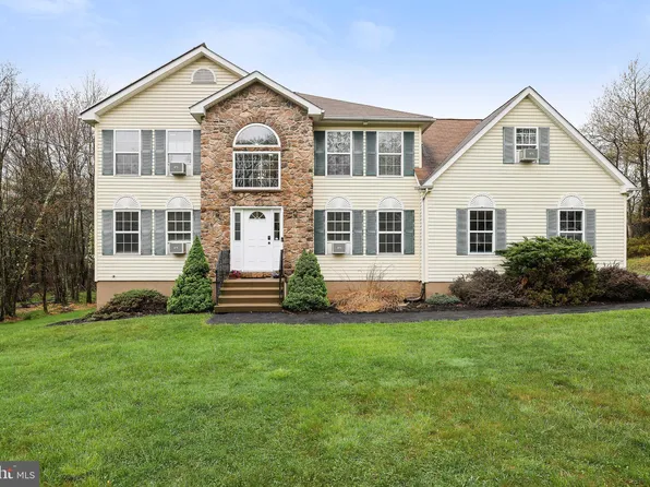5175 White Birch Dr, Long Pond, PA 18334