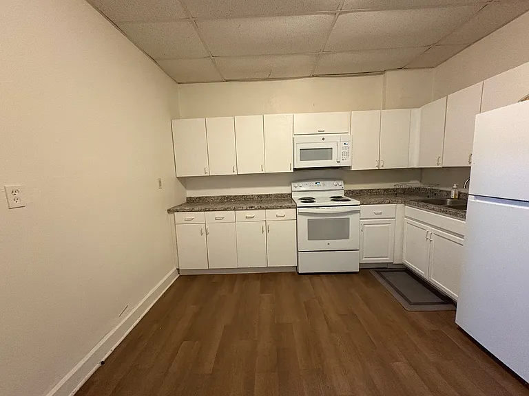 222 W Franklin St #1W — Photo 1