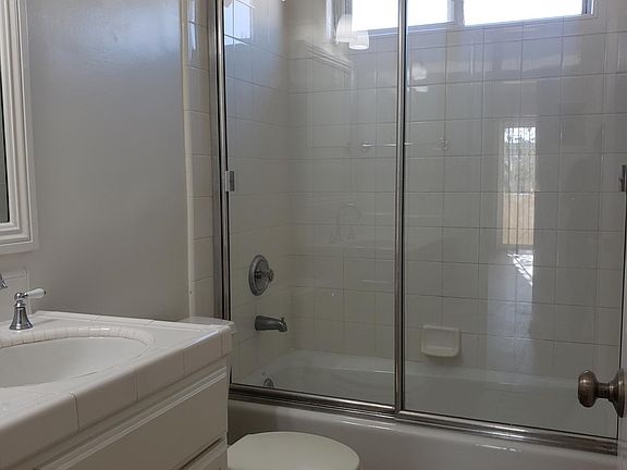 4th image of 1023 Ocean Park Blvd APT 9