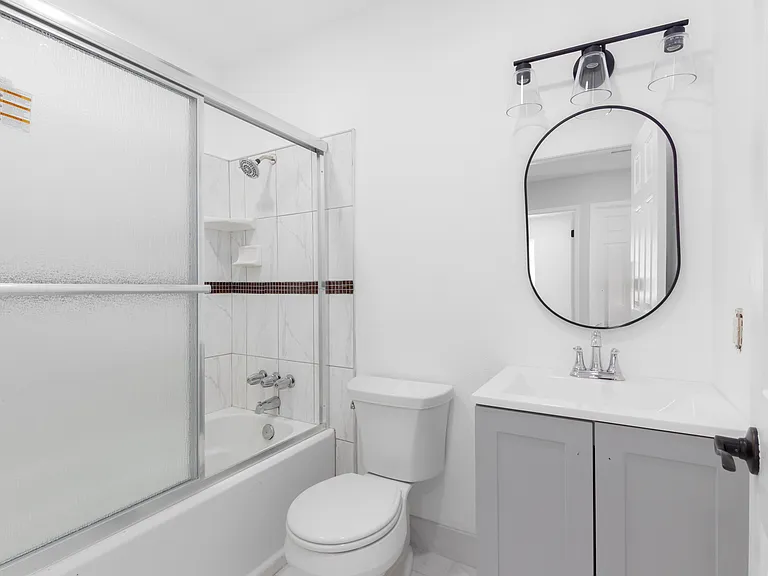 Common bathroom 2