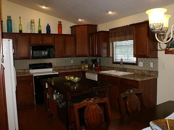 2nd image of 1619 N Oakmont Ave