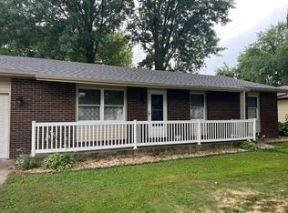 622 Evergreen Dr, Chatham, IL 62629
