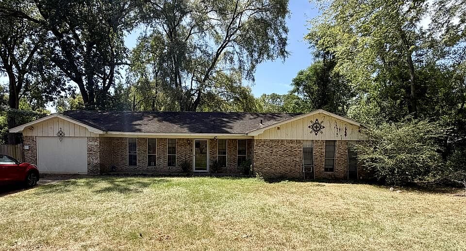 1st image of 1118 E Neches St