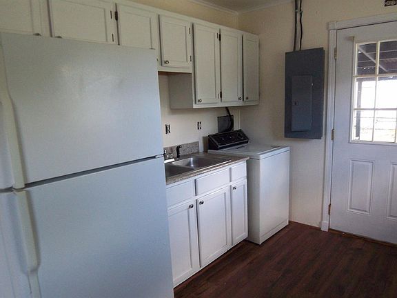 5th image of 2533 Mariposa St