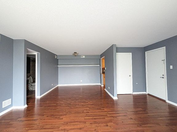 3rd image of 9146 W 140th St APT 3NW