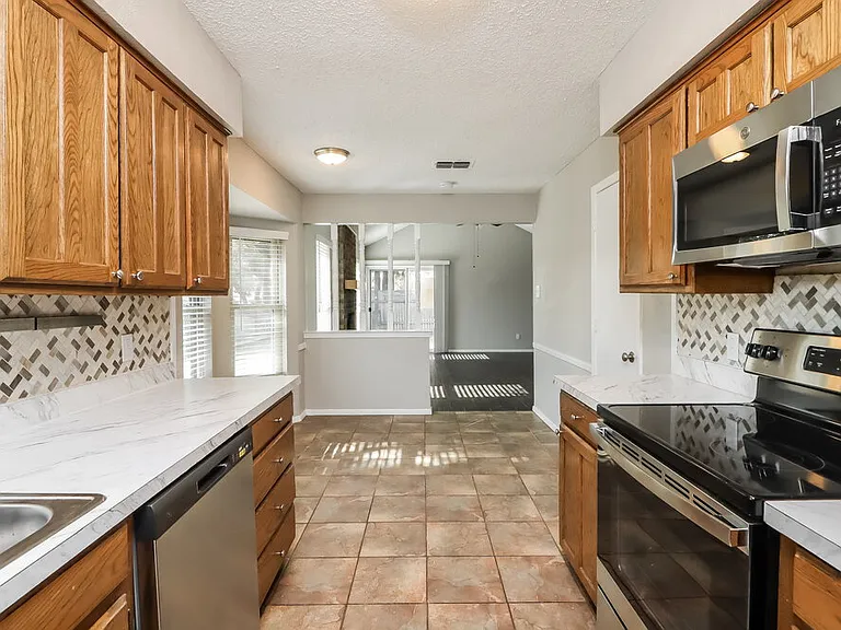 5911 Woodsetter Ln — Photo 10