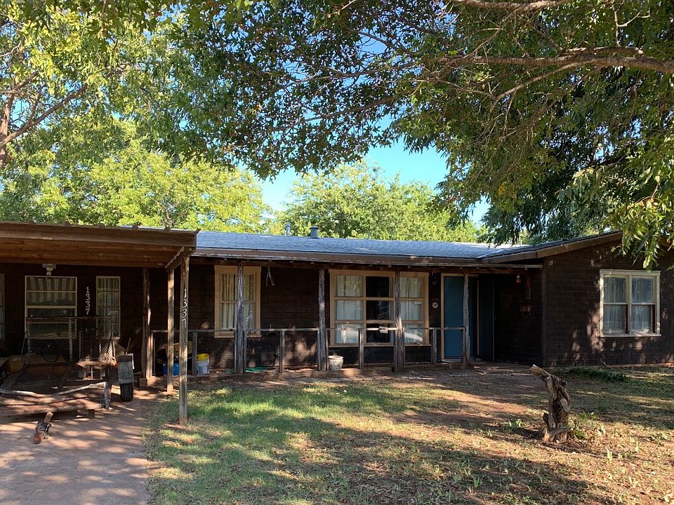 Shady yard, huge pecan trees