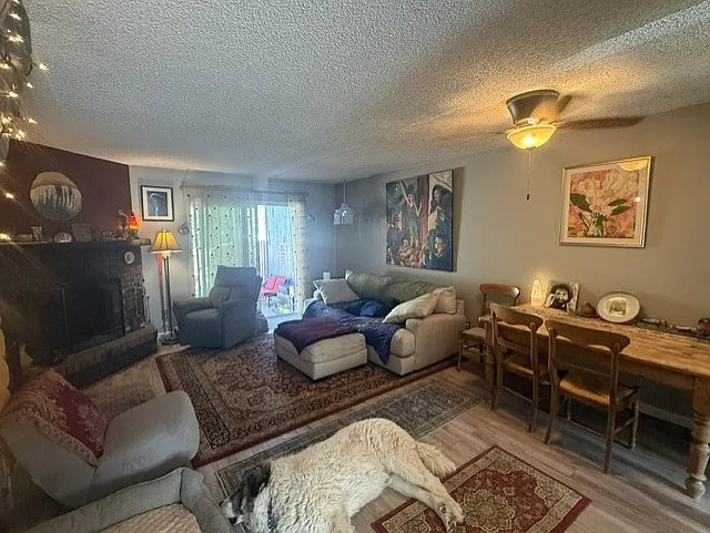 2 bed, 992 sqft, $1,795 — Photo 3