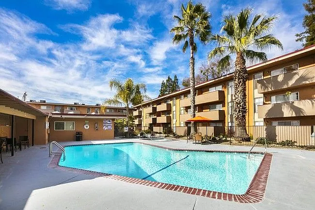 Regalia Crest Apartments — Photo 6
