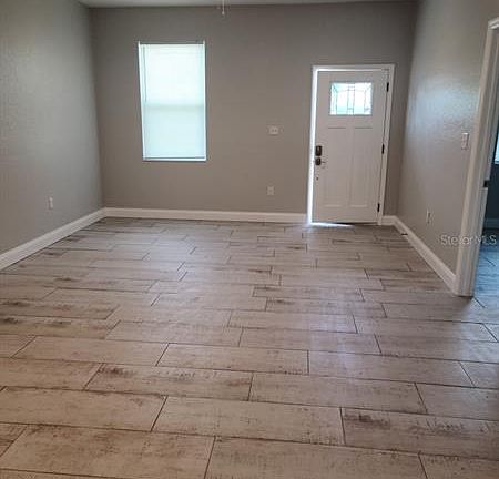 4th image of 950 Baker Ave #950