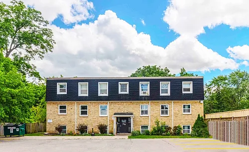 290 Springbank Dr Photo 1