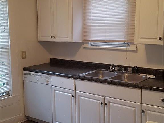 5th image of 3142 N Kenwood Ave