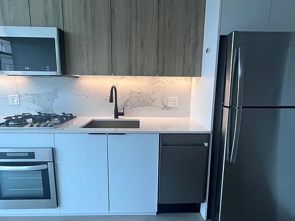 5th image of 745 N Milwaukee Ave #1901