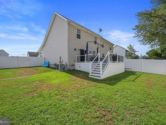 3rd image of 32 Moriarty St