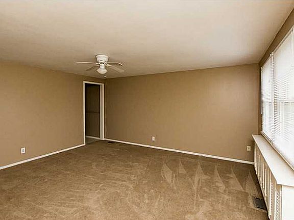 3rd image of 25 Weinland St