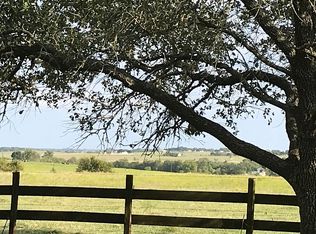 6658 Mockingbird Rd, Brenham, TX 77833