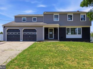 4 Bellows Ln, Cherry Hill, NJ 08002