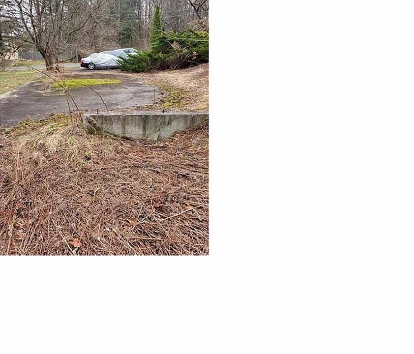 1st image of 4 Holly Ln