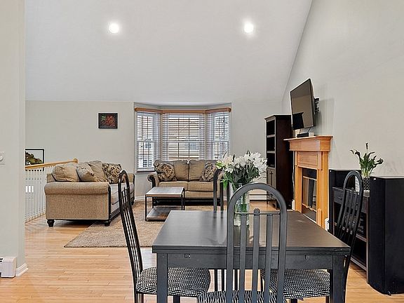 4th image of 8 Pheasant Hill Dr