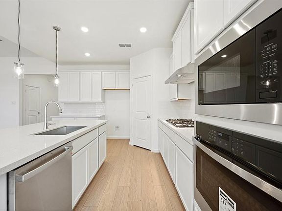 3rd image of 21918 Wycombe Terrace Way