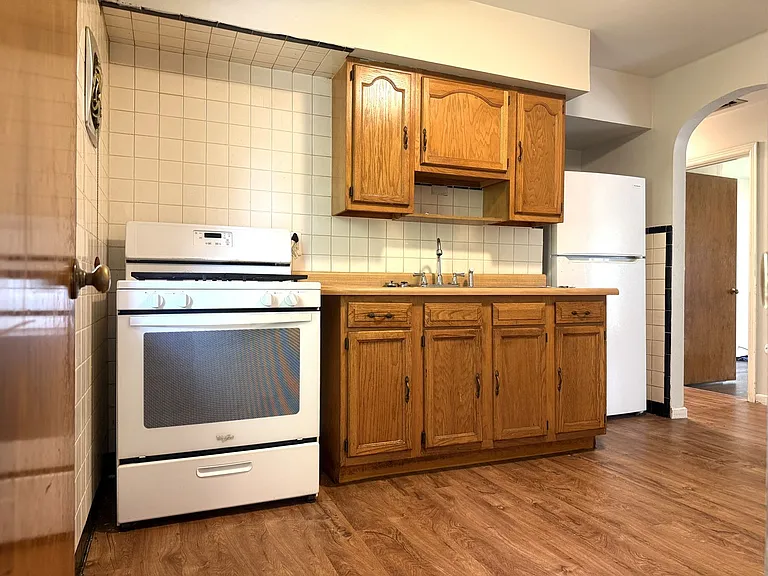9221 Waldorf Dr — Photo 5