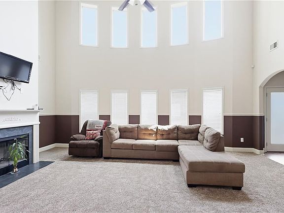 2nd image of 34 Peacock Dr