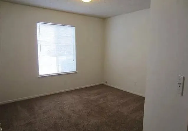 3 bed, 1300 sqft, $2,395 — Photo 3