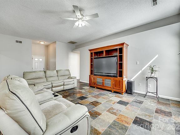 5th image of 125 Rocky Trail Ct