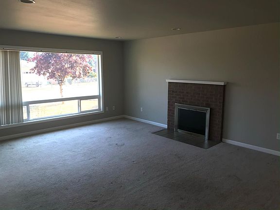 5th image of 924 Woodlawn Ave