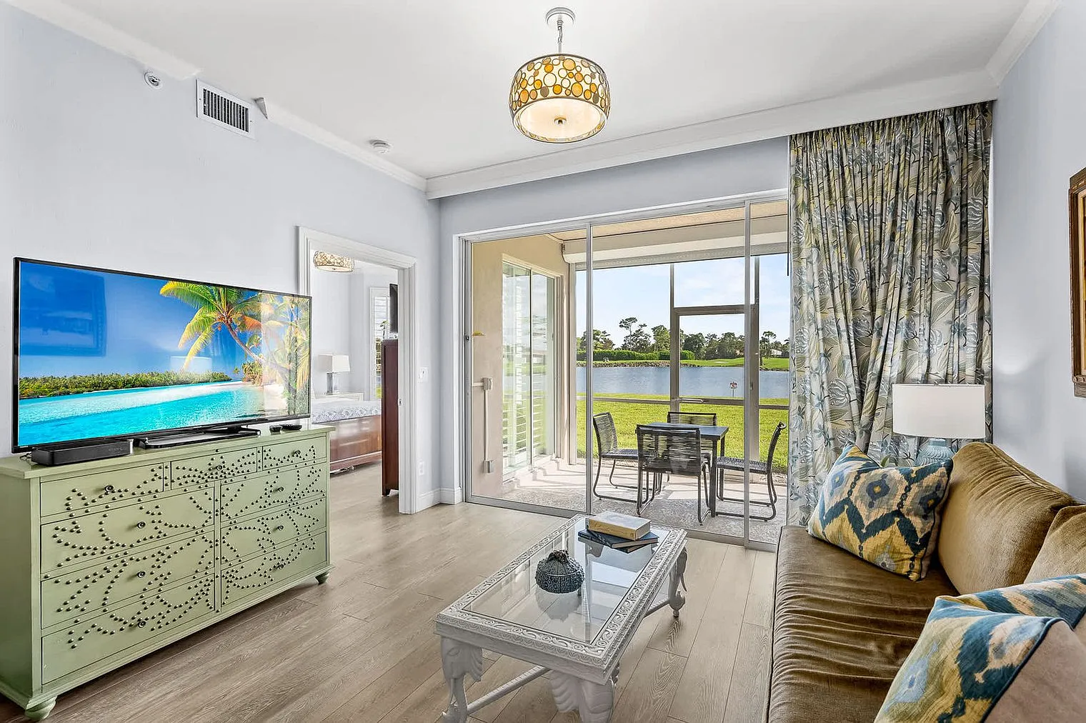 2 bed, 2.0 bath, 1248 sqft, $2,205 — Photo 2