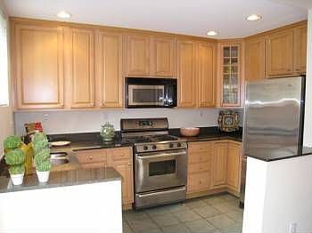 3rd image of 821 Westwood Dr APT 1S
