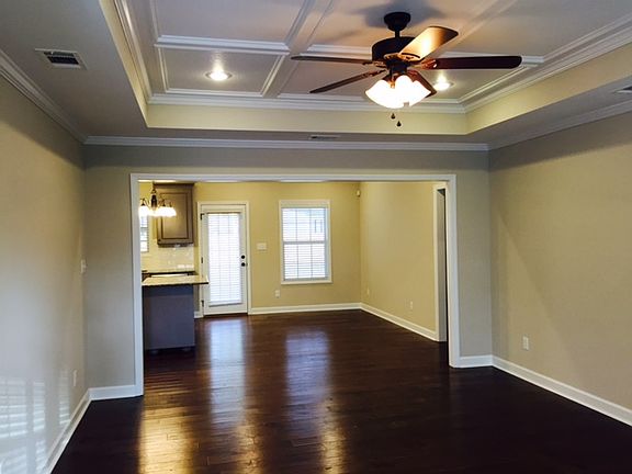 3rd image of 919 Sugarberry Dr