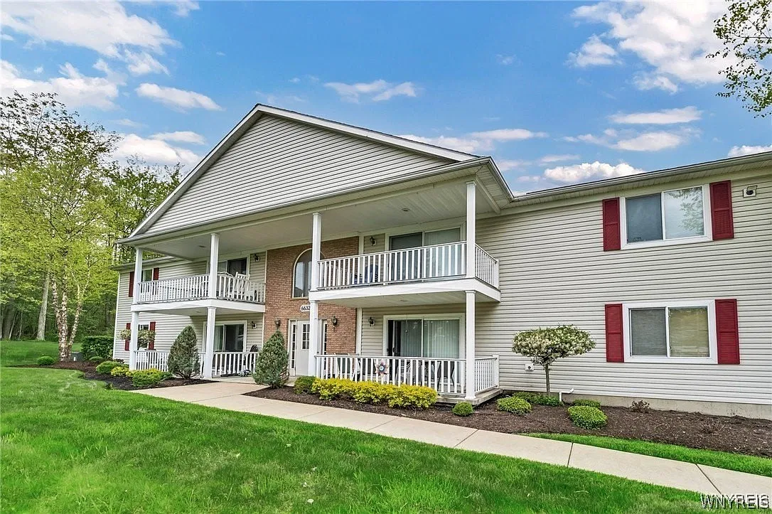 2 bed, 1.0 bath, 1050 sqft, $1,425 — Photo 2