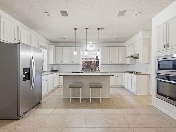 4th image of 26 E Sterling Pond Cir